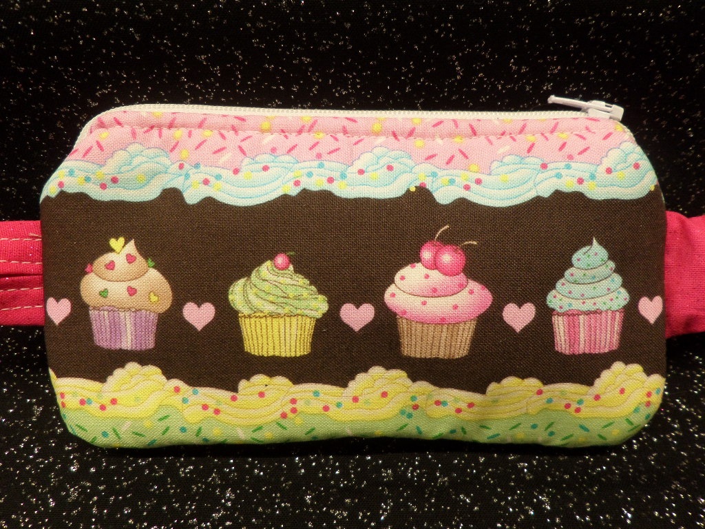 Cute Cupcake Insulin Pump Case with Icing Border | pump pack Cute Cupcake Insulin Pump Case with Icing Border | pump pack