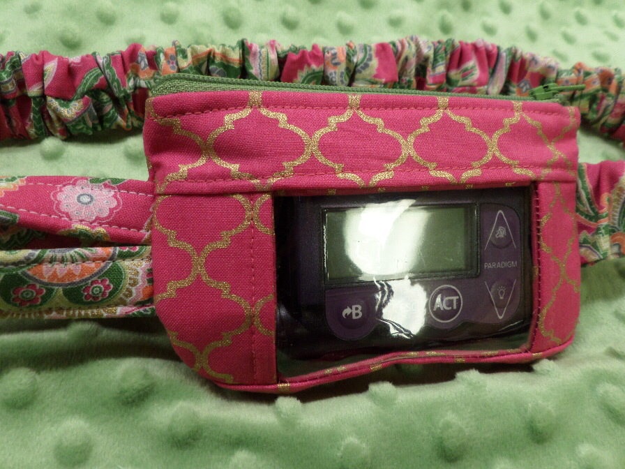 Gold Metallic Quatrefoil on Hot Pink & Damask Insulin Pump Pouch Gold Metallic Quatrefoil on Hot Pink & Damask Insulin Pump Pouch