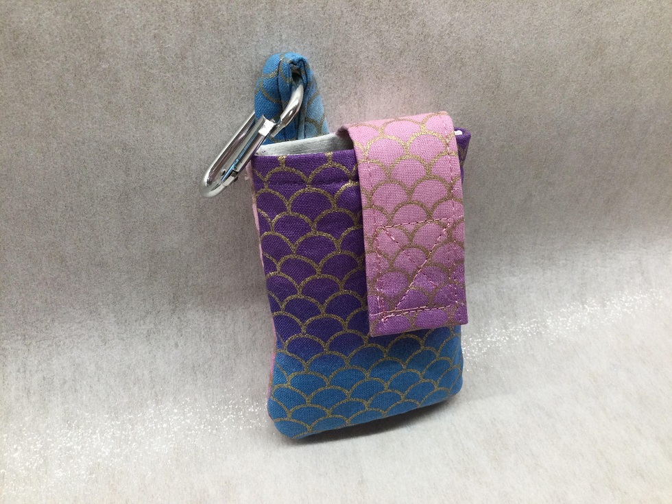 Gold Scale Ombre Multi Vertical Insulin Pump Pouch Gold Scale Ombre Multi Vertical Insulin Pump Pouch