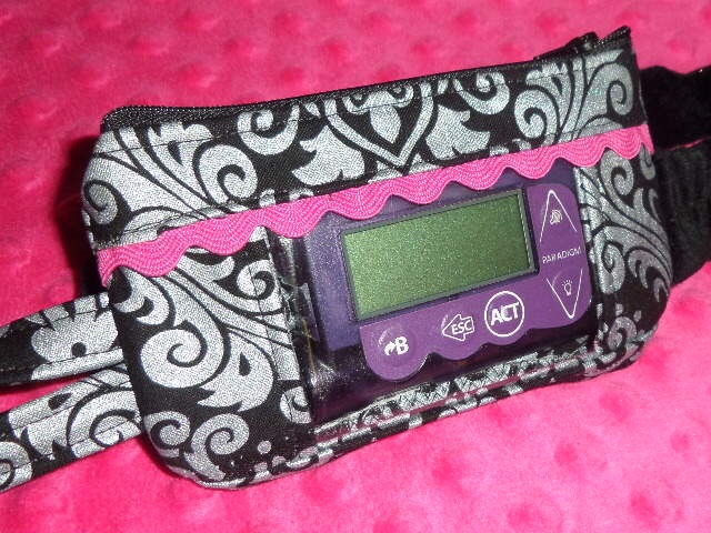 Black Hollywood Sparkle Damask Window Insulin Pump Pouch Case Black Hollywood Sparkle Damask Window Insulin Pump Pouch Case