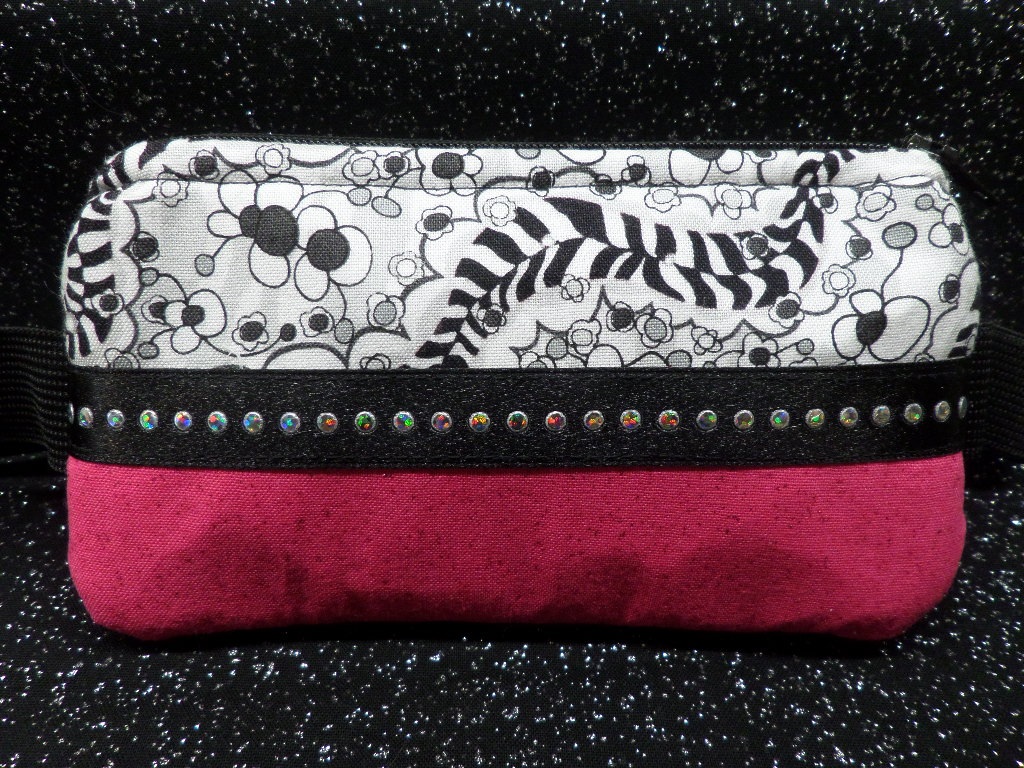 Stylish Insulin Pump Case Licorice in Fizz & Hot Pink Sparkle Stylish Insulin Pump Case Licorice in Fizz & Hot Pink Sparkle