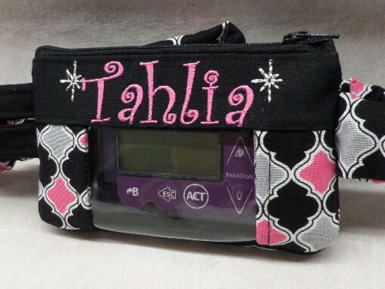 Quatrefoil & Hot Pink Insulin Pump Case with Optional Name Quatrefoil & Hot Pink Insulin Pump Case with Optional Name