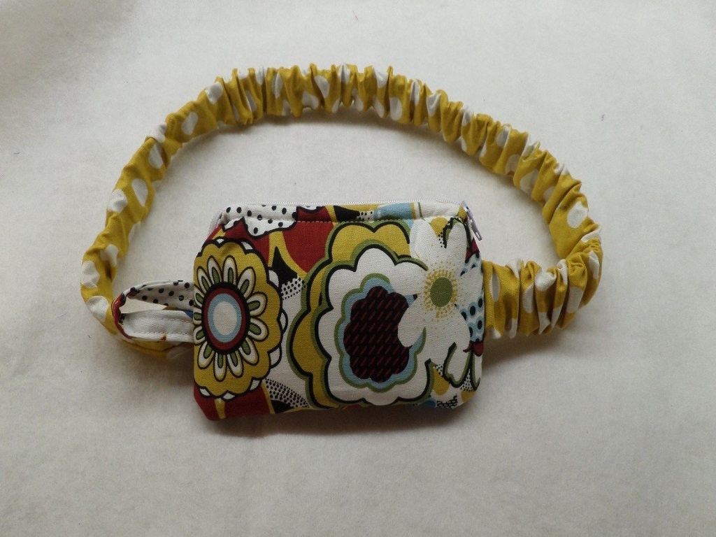 Devorppa Noir Light Floral Insulin Pump Pouch Case Devorppa Noir Light Floral Insulin Pump Pouch Case